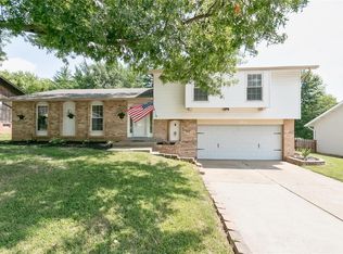 6 Ardwick Dr, Saint Peters, MO 63376
