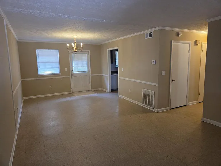 897 Six Oaks Cir — Photo 8