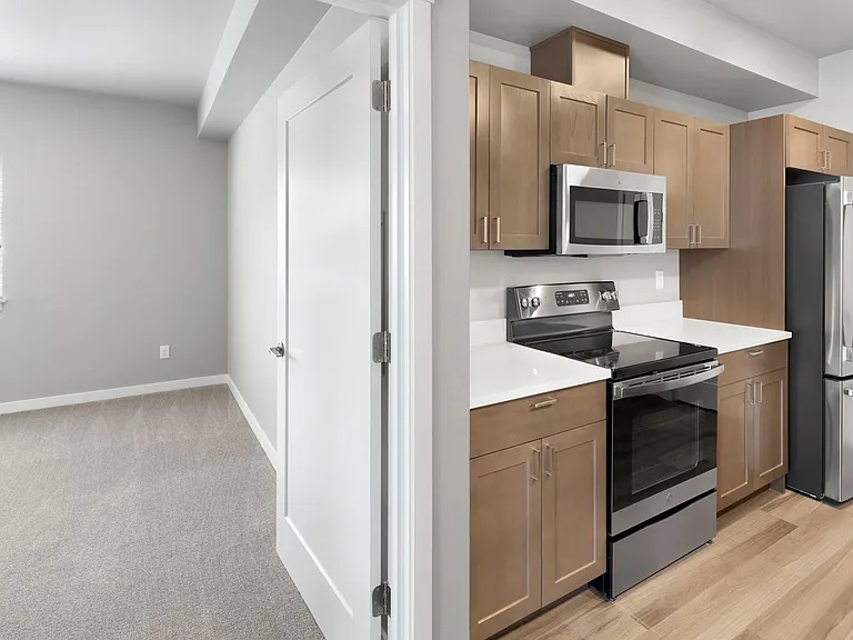 Kingsway Apartments — Photo 143