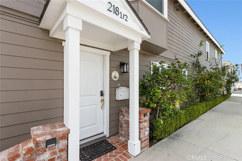 3 bed, 1200 sqft, $6,500 — Photo 3