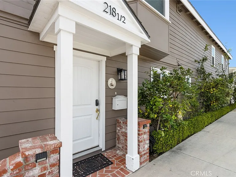 218 E Balboa Blvd #1/2 — Photo 3