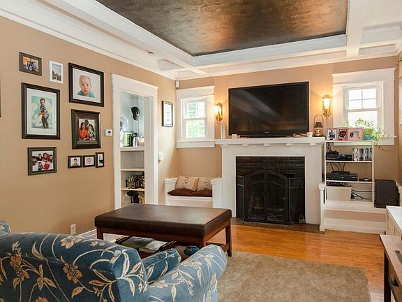 2nd image of 18 Saint Elmo Rd