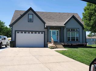 213 W Fountain Cir, Gardner, KS 66030