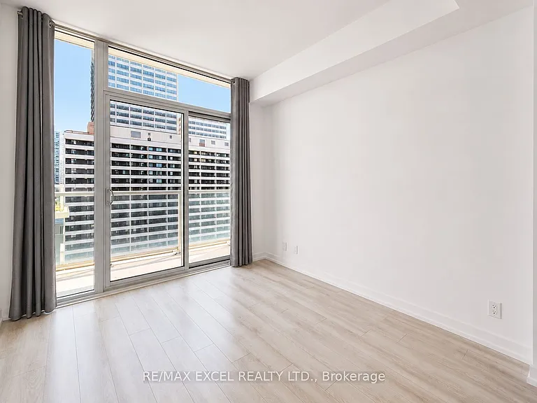33 Helendale Ave #1012 — Photo 11