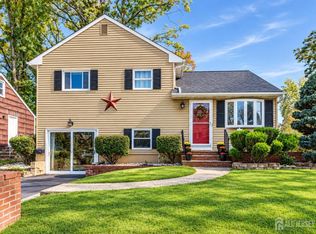 4 Willow Ave, Edison, NJ 08817