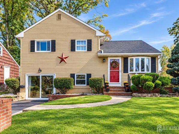 4 Willow Ave, Edison, NJ 08817