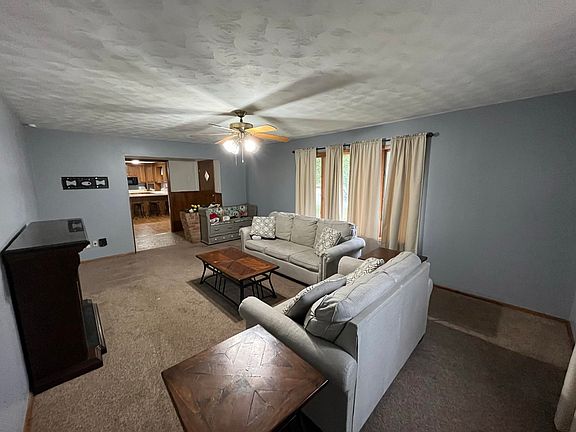 3rd image of 2107 Hart Ave