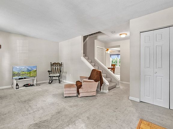 5th image of 36 Pamela Ln #36