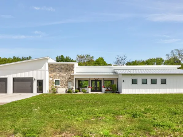 5595 Riverview Dr, Bridgeport, MI 48722