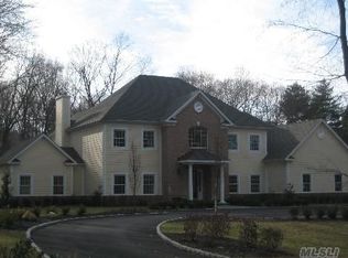 3 Lewis Ln, Locust Valley, NY 11560