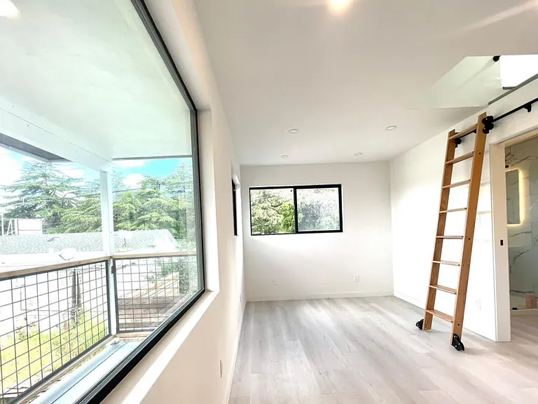 Terrace Dr — Photo 2