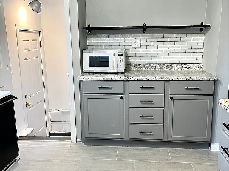 1005 N State St — Photo 3