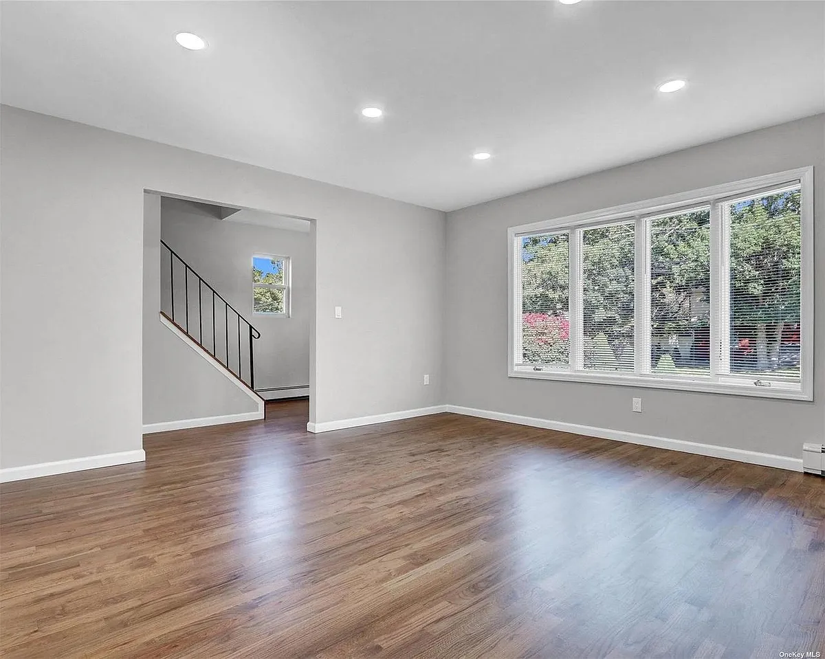 Building Photo - 360 44th St