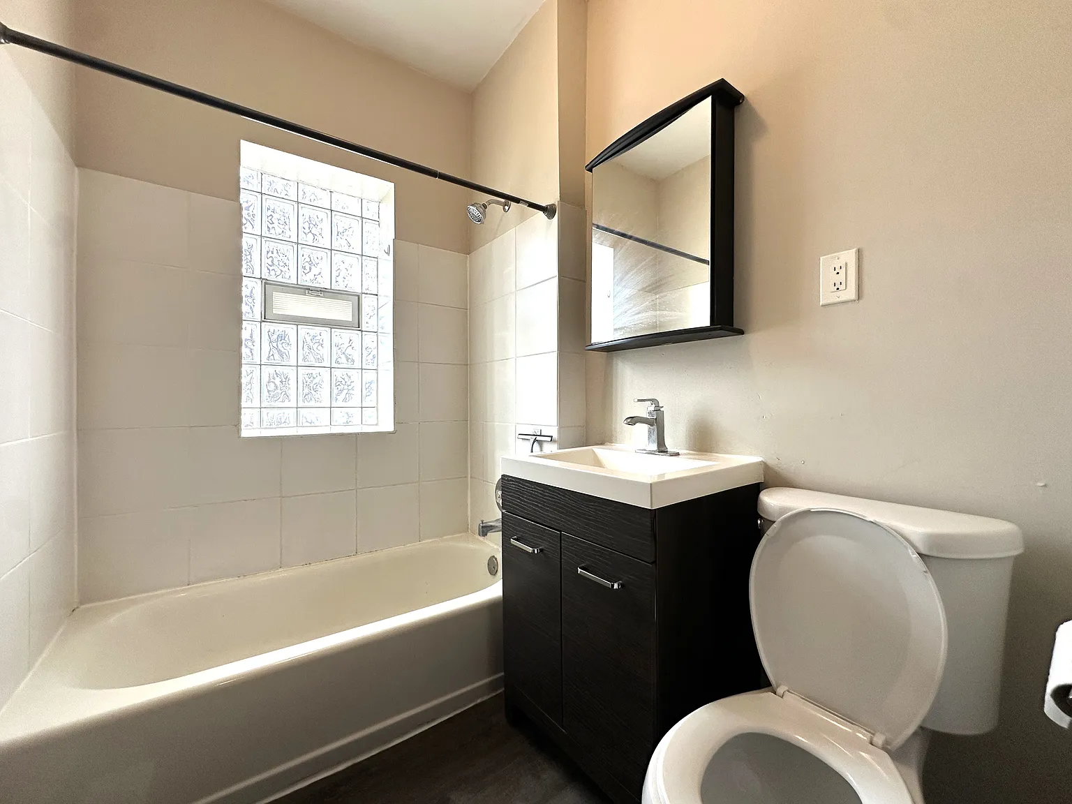 1 bed, 850 sqft, $1,895 — Photo 4
