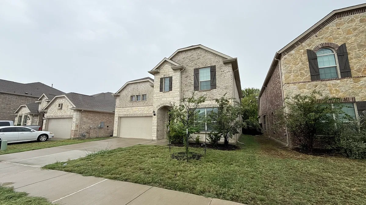 4 bed, 3.5 bath, 3102 sqft, $2,790 — Photo 2