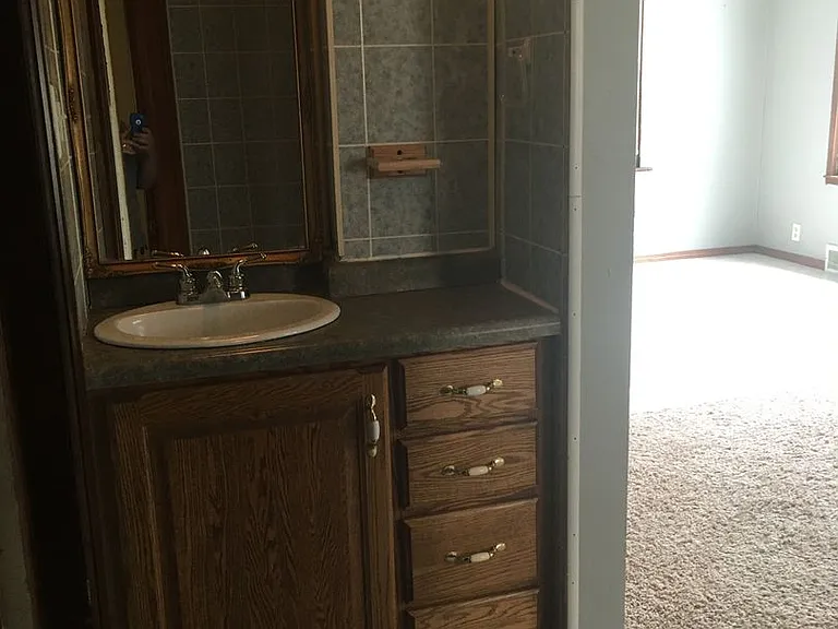 1324 Stratford Ave — Photo 5
