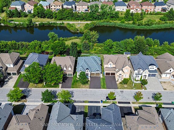 2nd image of 15 Eaglesprings Cres