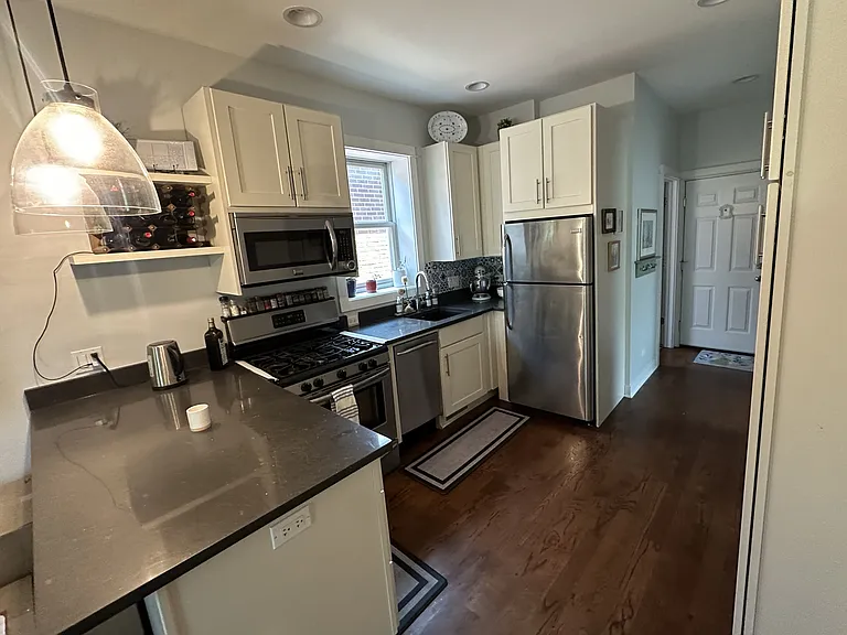 2030 W Churchill St #1R — Photo 3