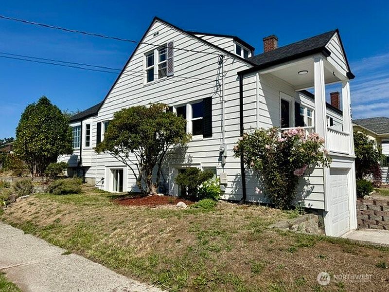 4th image of 1202 N Proctor Street