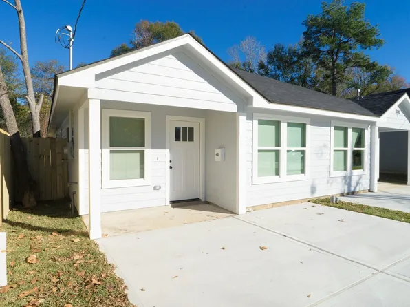 308 S 12th St #B, Conroe, TX 77301