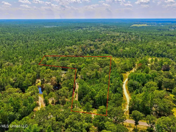 20237 Fox Ridge Dr, Saucier, MS 39574