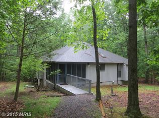 384 Black Hawk Ln, Hedgesville, WV 25427