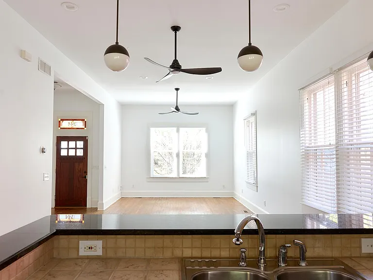 744 Highland Ave NE — Photo 4