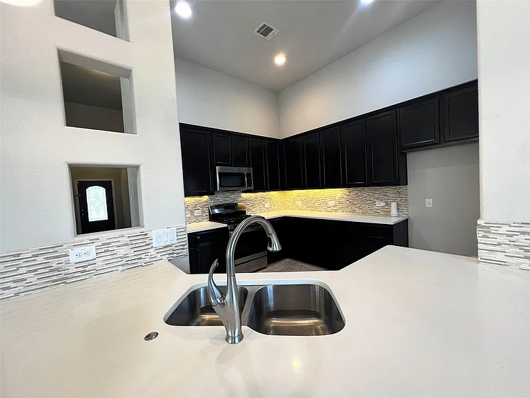613 Palmilla St — Photo 14