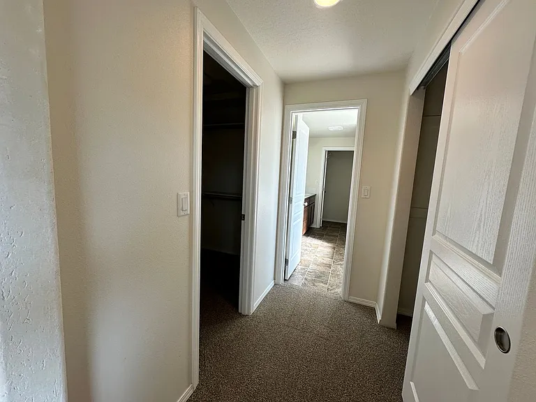 533 Derby St SE — Photo 12