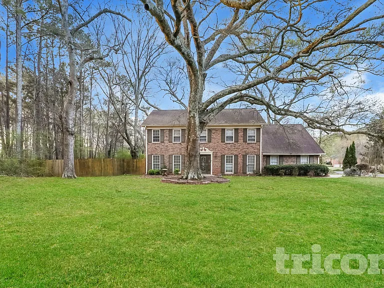 100 Creekwood Ct — Photo 1