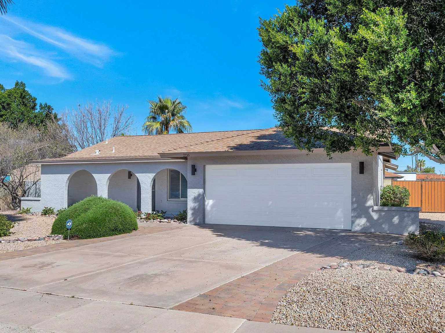 2116 E Laguna Dr — Photo 1