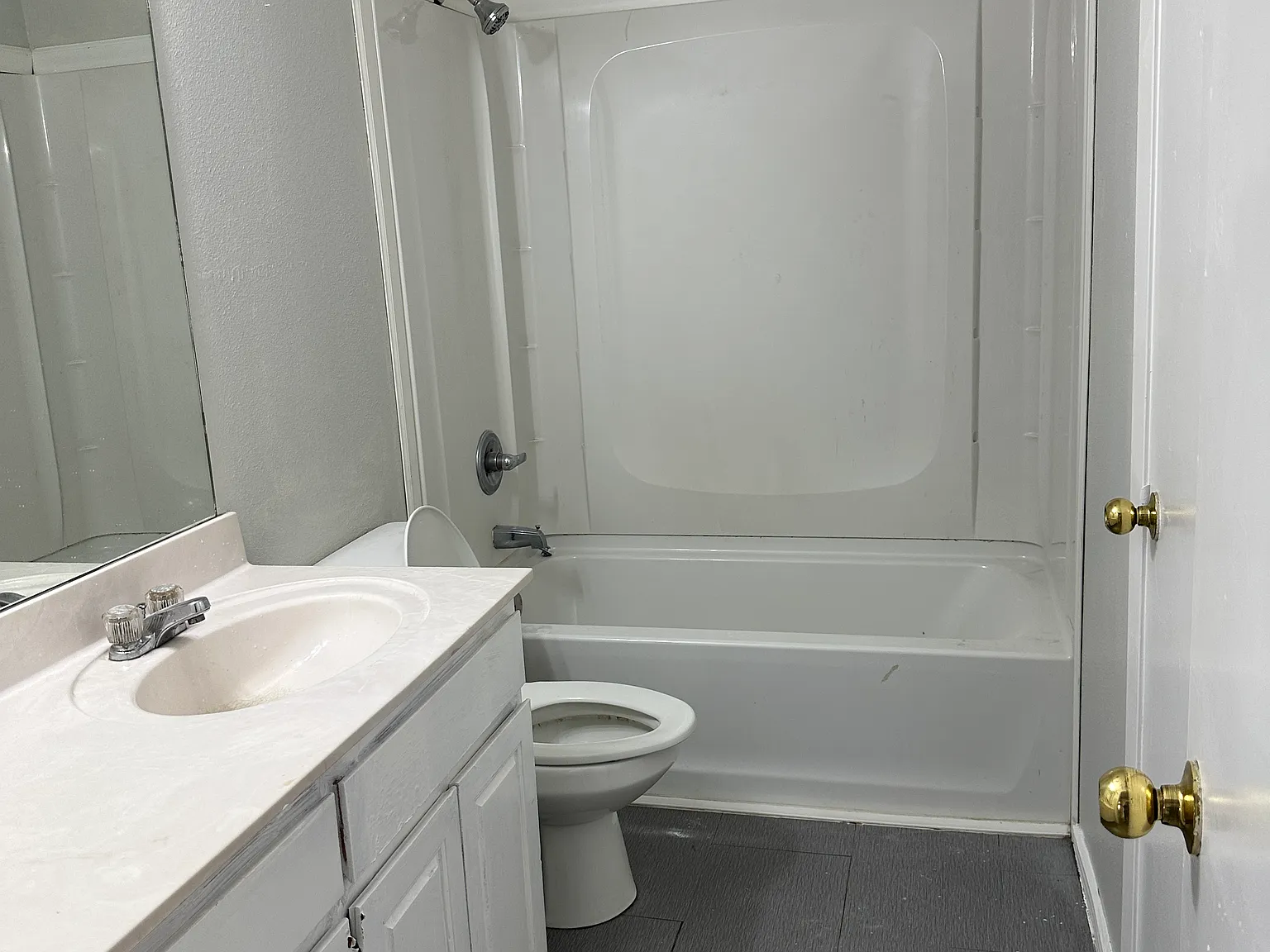 3 bed, 1024 sqft, $1,300 — Photo 2