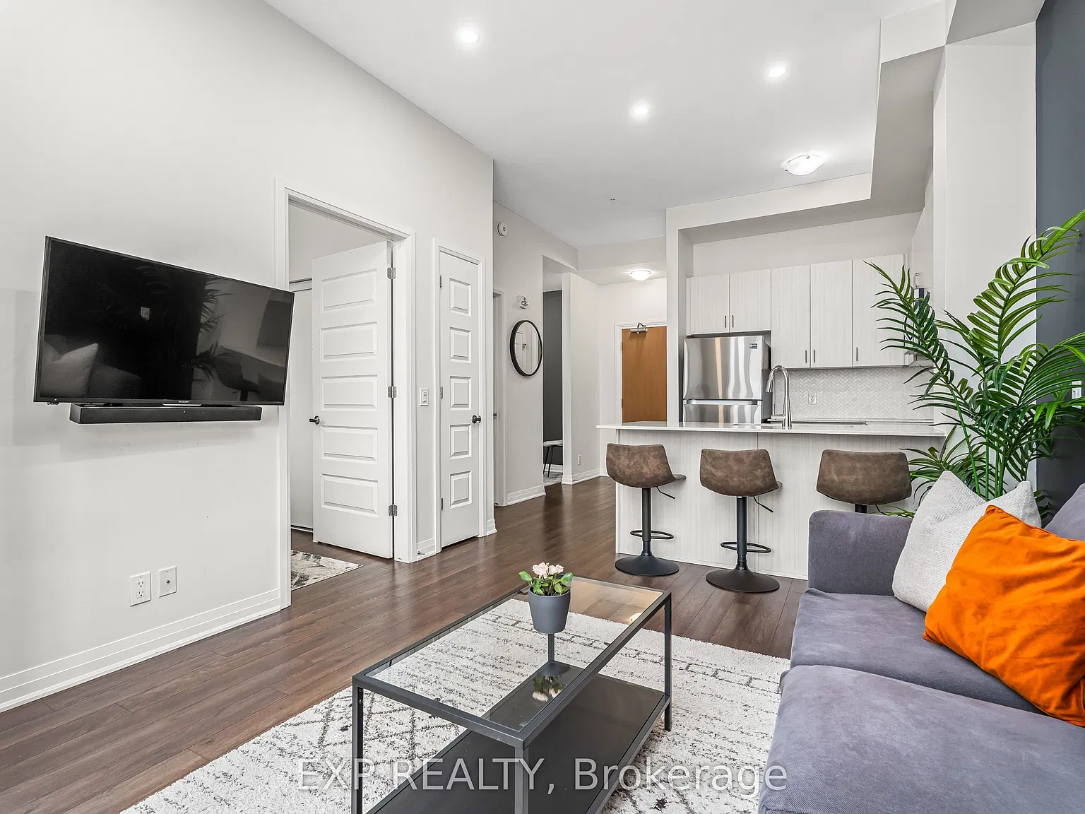 1 bed, $2,100 — Photo 2
