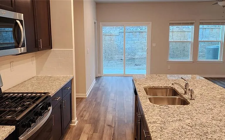 112 Cedar Ln — Photo 5