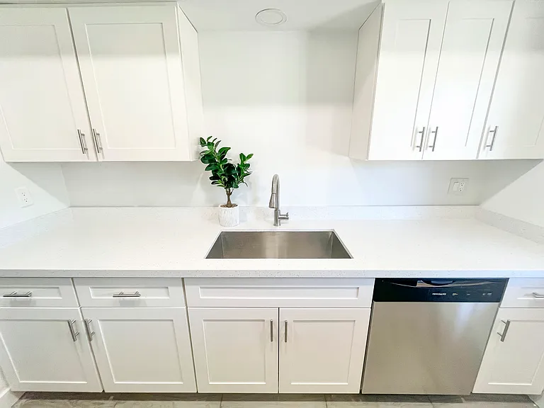 N 45th Ln — Photo 8