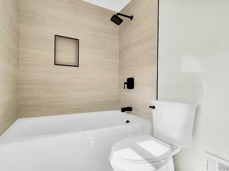 16350 Mack Ave — Photo 25