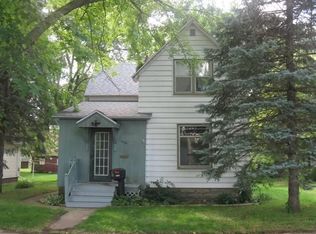 1424 2nd Ave N, Windom, MN 56101