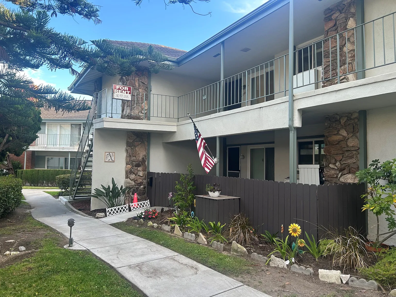2 bed, 1.5 bath, 950 sqft, $2,900 — Photo 2