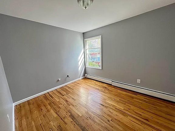 5th image of 640 38th St Floor 2