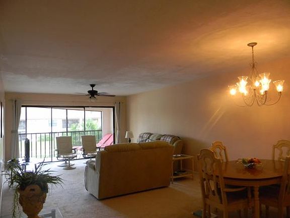 3rd image of 4610 Chantelle Dr