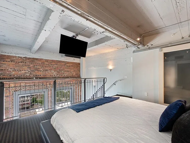 915 Franklin St #9G — Photo 16