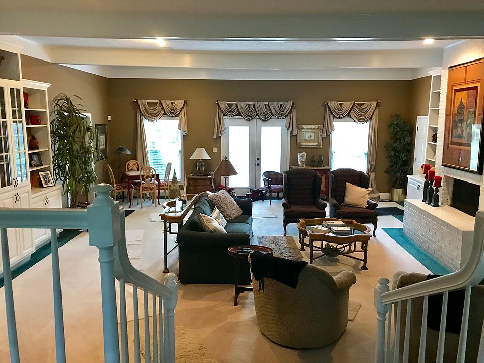2nd image of 279 Oak Crest Dr