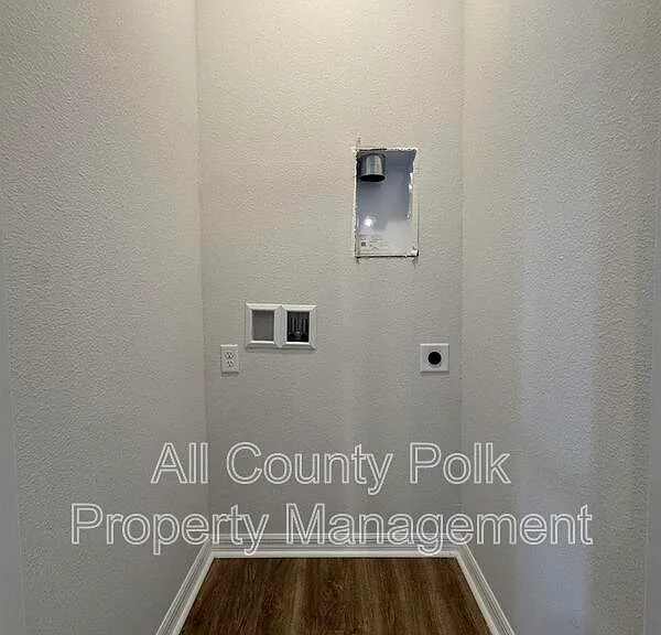 851 Folklore Ln — Photo 21