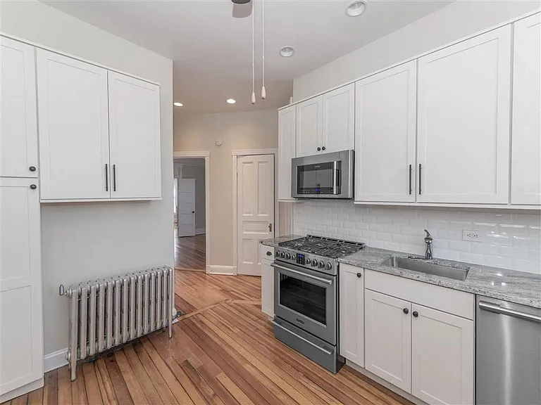 The Pelham — Photo 19