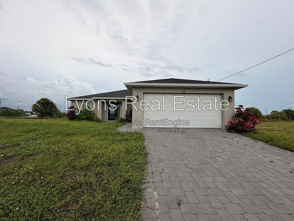 808 NW 9th St