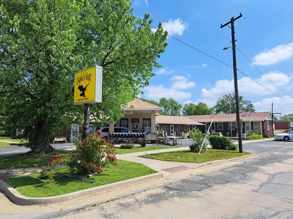 502 N 5th St, Fredonia, KS 66736
