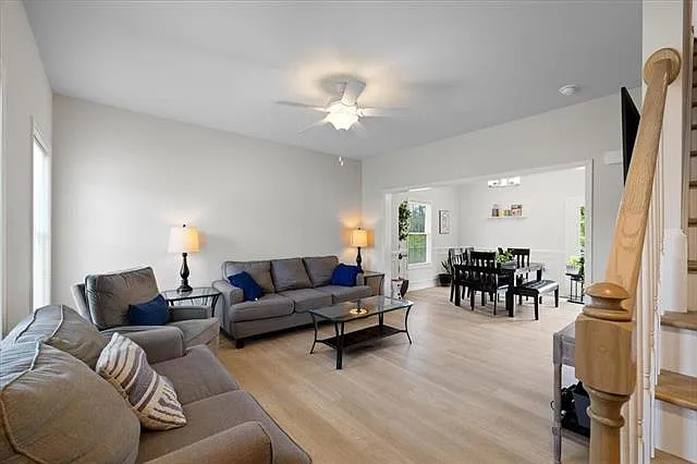 4 bed, 1976 sqft, $2,200 — Photo 3