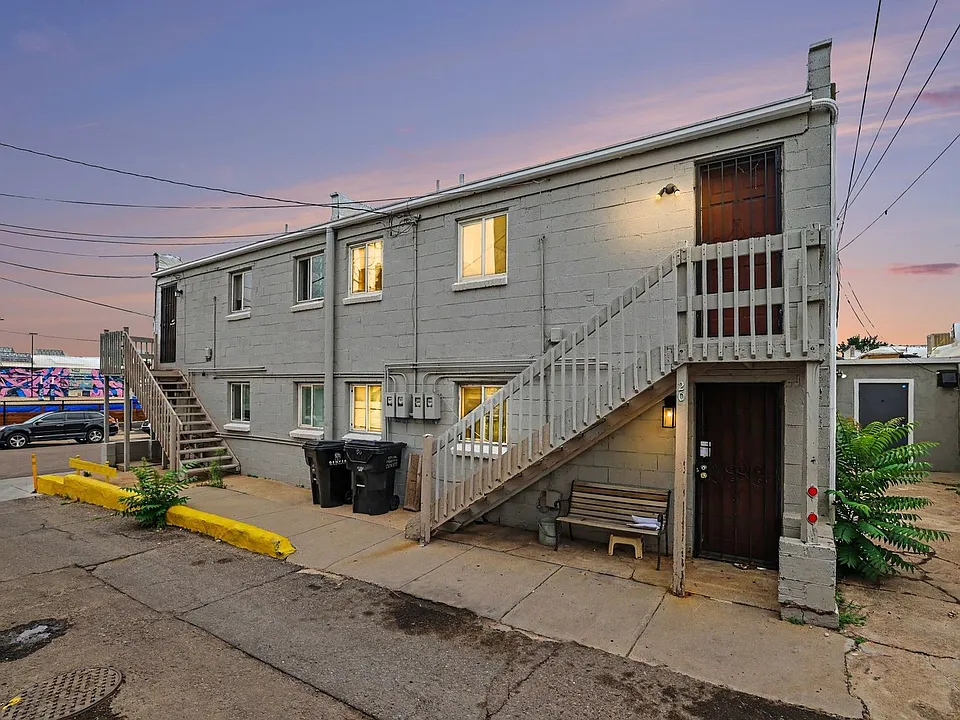 4 W Arkansas Ave