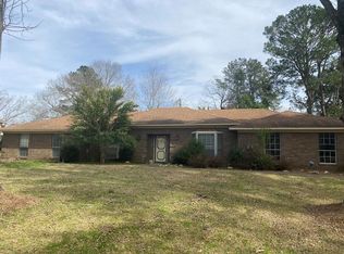 902 Newitt Vick Dr, Vicksburg, MS 39183