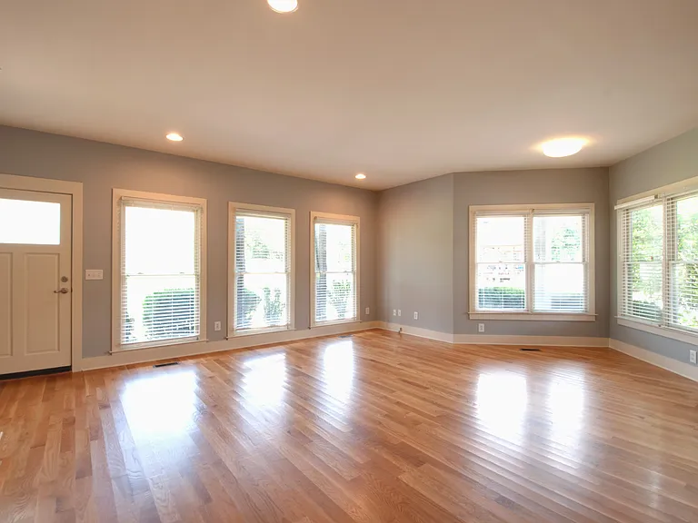 Large open great room as you come in the front door